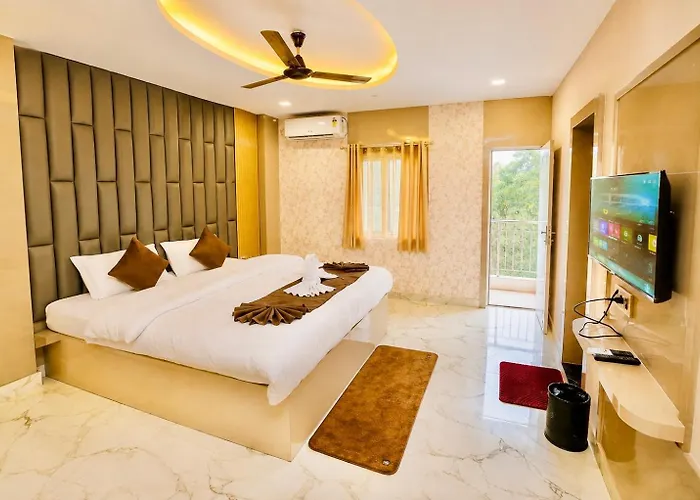 Grand Palace Hotel With Swimming Pool