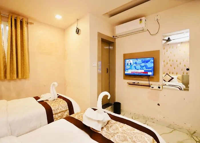 Grand Palace Hotel With Swimming Pool